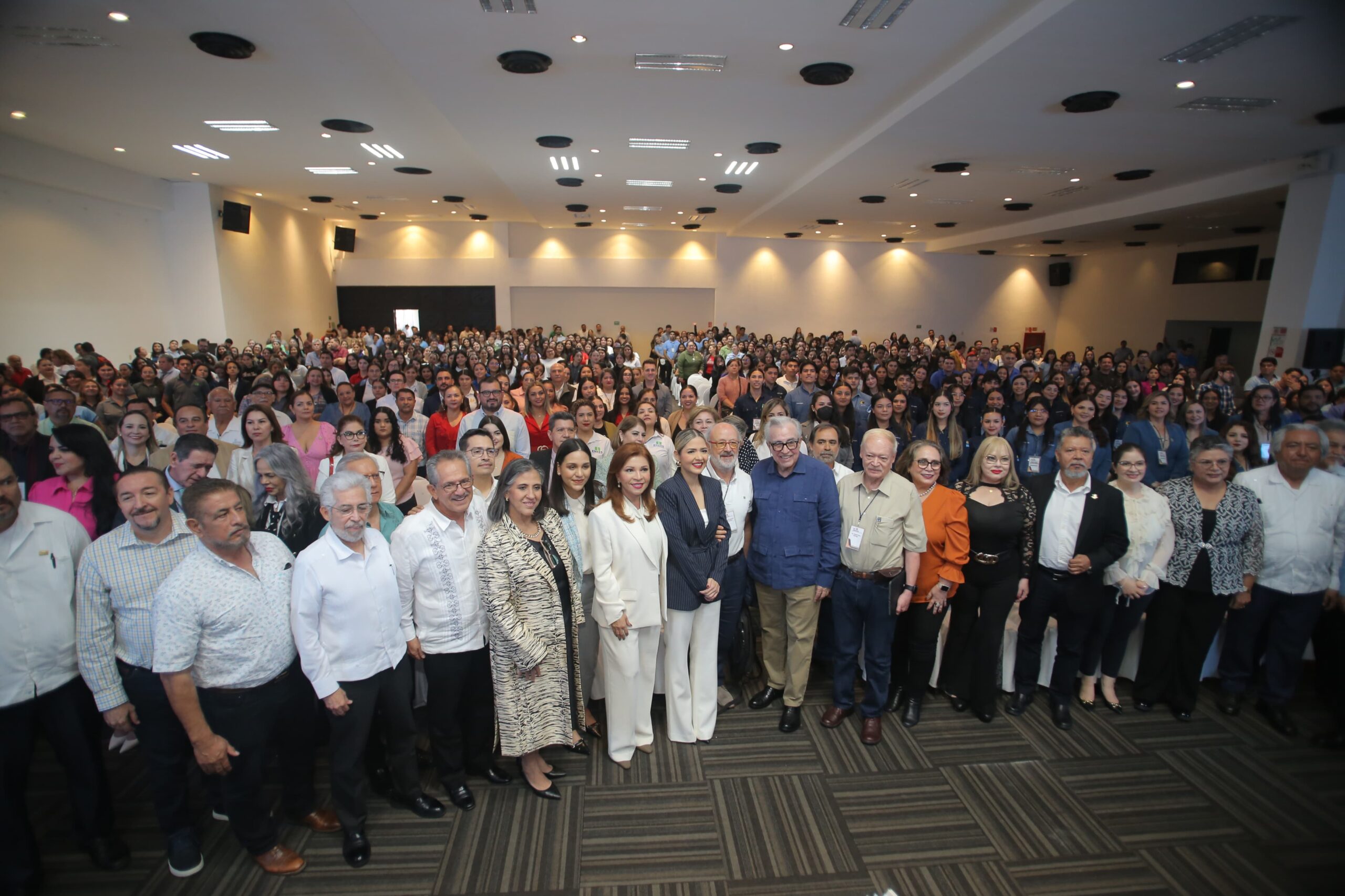 -	Mazatlán y Sinaloa se convierten en el epicentro académico de la docencia en México, con la asistencia de cerca de 2,000 estudiantes, profesores y directores de escuelas de pedagogía de diversas partes del país y del mundo