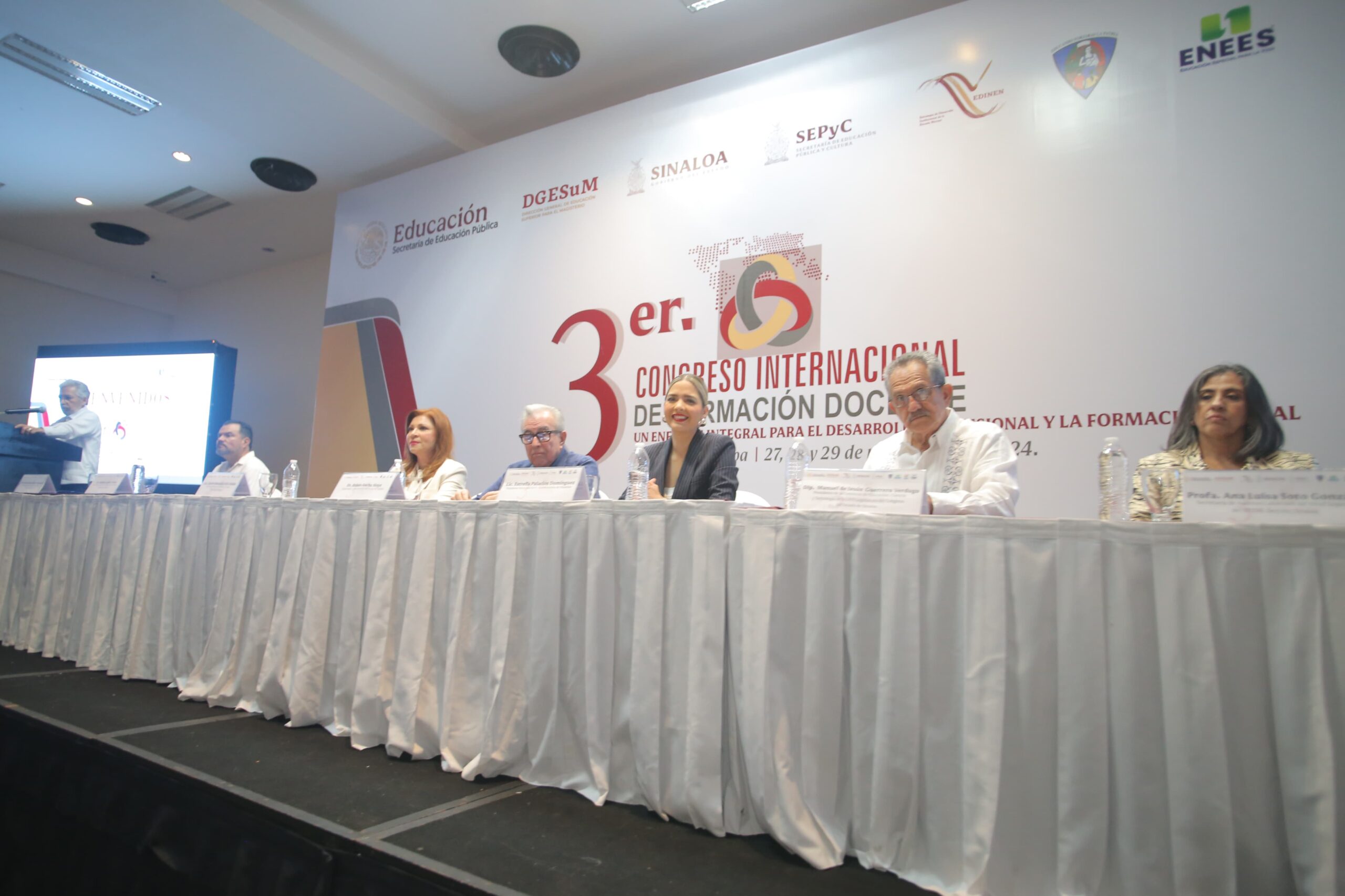 -	Mazatlán y Sinaloa se convierten en el epicentro académico de la docencia en México, con la asistencia de cerca de 2,000 estudiantes, profesores y directores de escuelas de pedagogía de diversas partes del país y del mundo