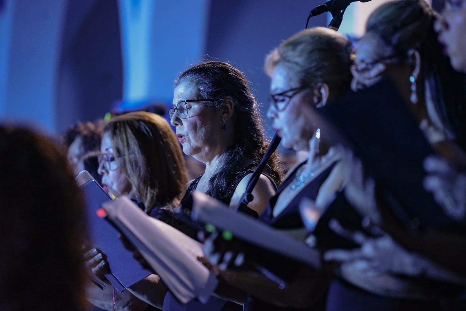 El Coro Ángela Peralta, dirigido por la maestra María Murillo, ofreció una noche inolvidable en el evento "Ópera con Causa", que tuvo como fin recaudar fondos para Casa del Mar, hogar de niñas.