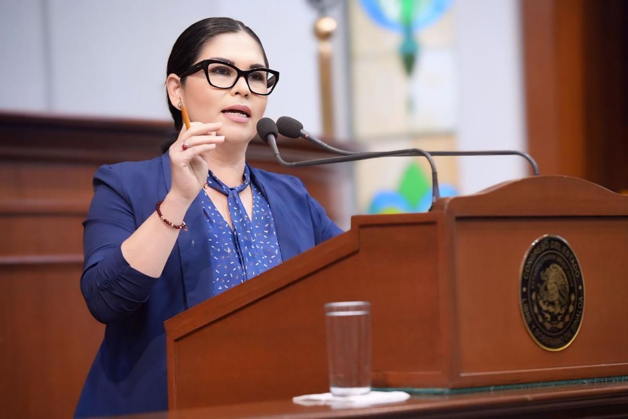 Durante la Sesión Ordinaria de este martes en el Congreso del Estado, las diputadas Paola Iveth Gárate Valenzuela, del PRI; Juana Minerva Vázquez González, de Morena; y el diputado Rodolfo Valenzuela Sánchez, del Partido Verde, sostuvieron un debate sobre la situación actual del estado en materia de inversión pública.