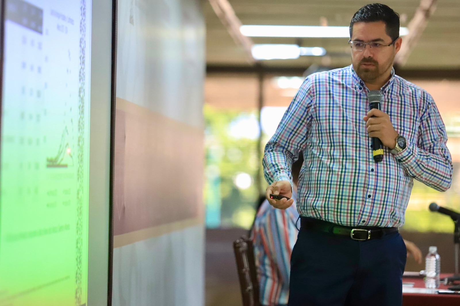 El Secretario de Salud, Dr. Cuitláhuac González, presentó un panorama epidemiológico de dengue, con el fin de que la población conozca las acciones que se están realizando en Sinaloa para disminuir los casos de esta enfermedad.