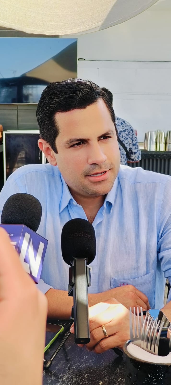 -	Hay que mejorar condiciones laborales y salariales para elementos policiacos, comenta diputado Carlos Escobar Sánchez. 