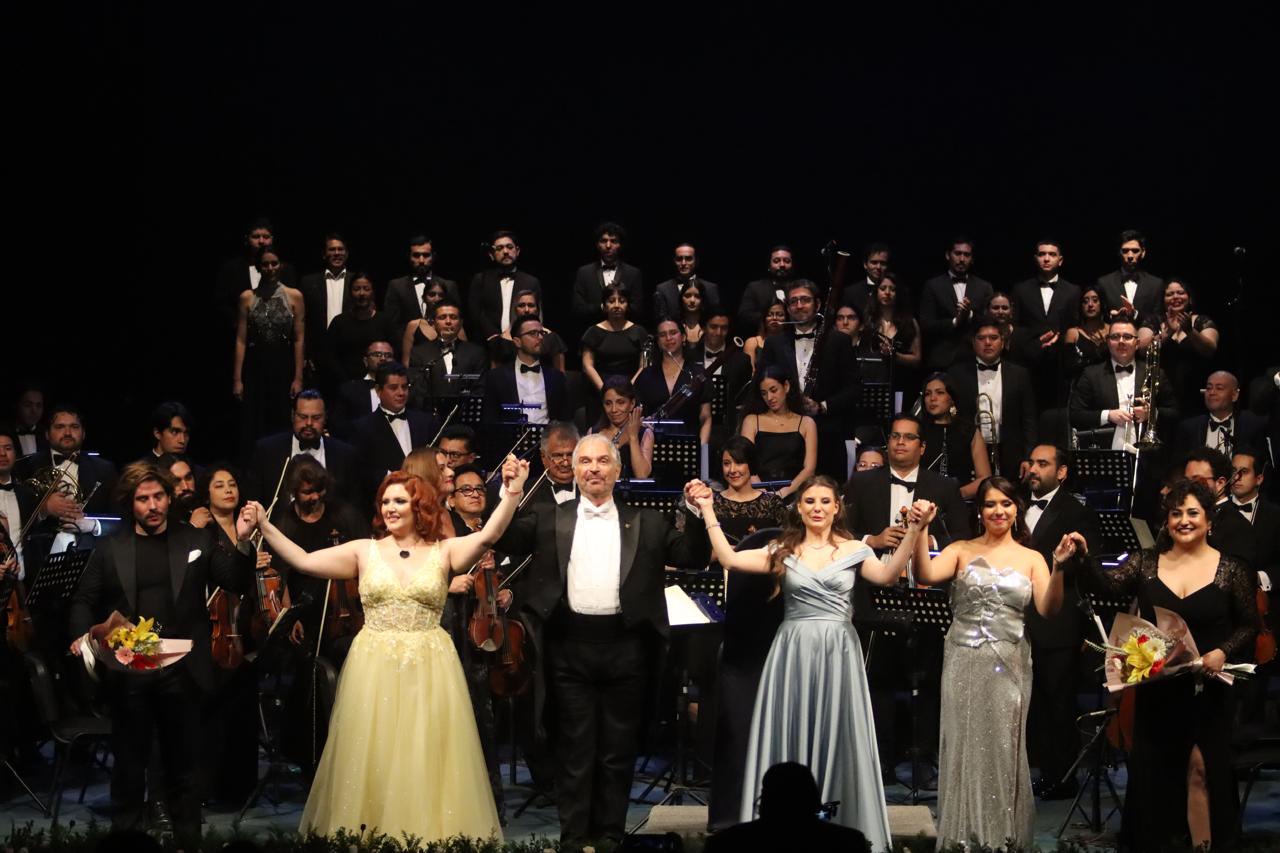 -	En el marco del Festival Cultural Mazatlán 2024, el Instituto Municipal de Cultura, Turismo y Arte, rinde homenaje al prestigiado director de orquesta por su 45 aniversario de brillante trayectoria musical