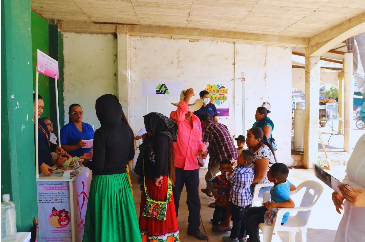 La jornada incluyó una amplia gama de servicios, desde consultas médicas y aplicación de vacunas hasta pruebas rápidas para detectar enfermedades de transmisión sexual (ITS) y promoción de programas de prevención de VIH/SIDA, dengue y zoonosis.