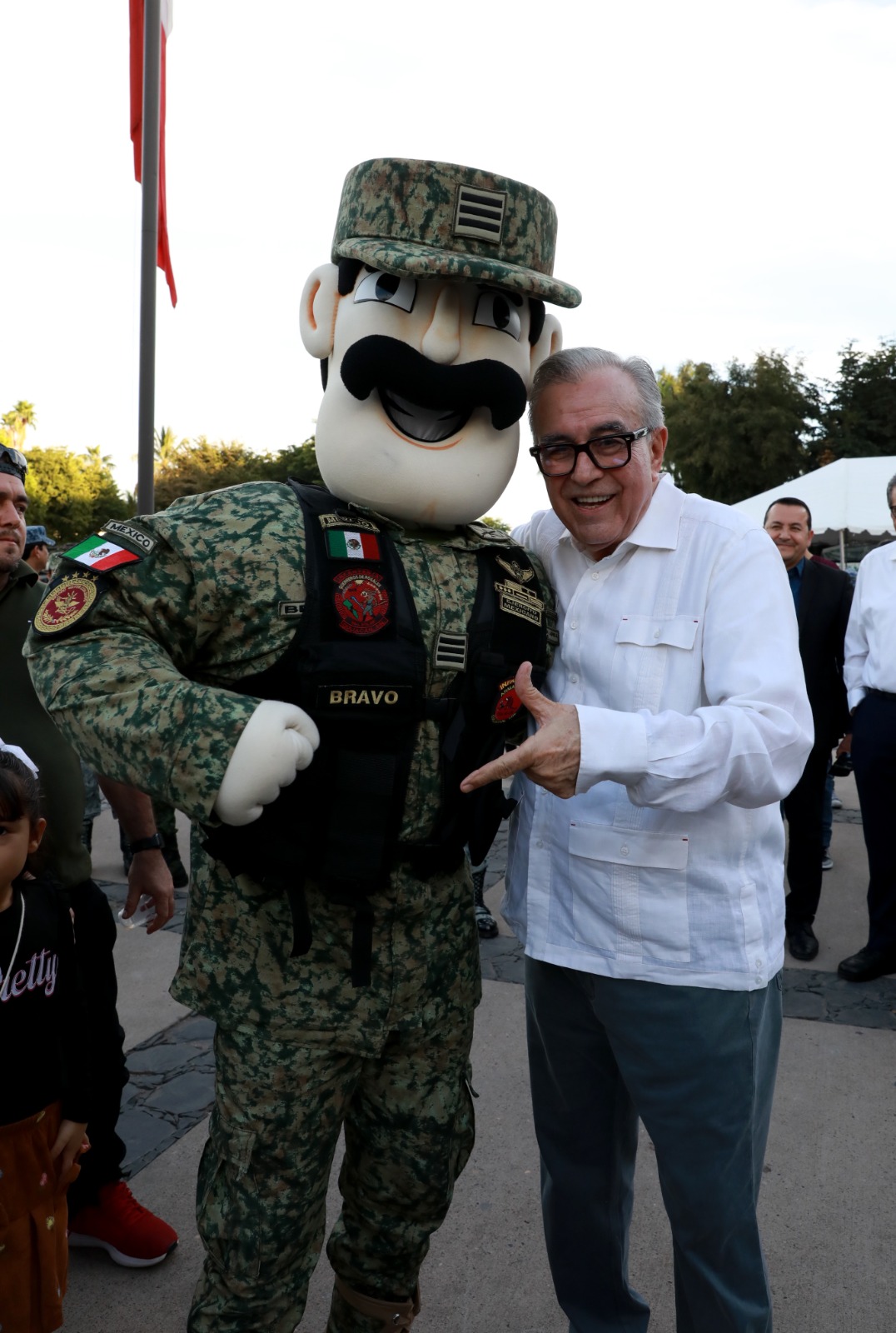 -	El gobernador del estado clausuró la Exposición Militar “La Gran Fuerza de México”, que registró una afluencia de 187 mil visitantes en estos 30 días