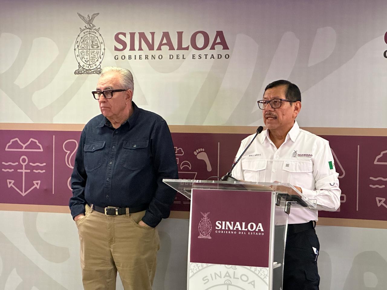 El secretario de Seguridad informó que también se aseguraron cargadores, cartuchos y vehículos