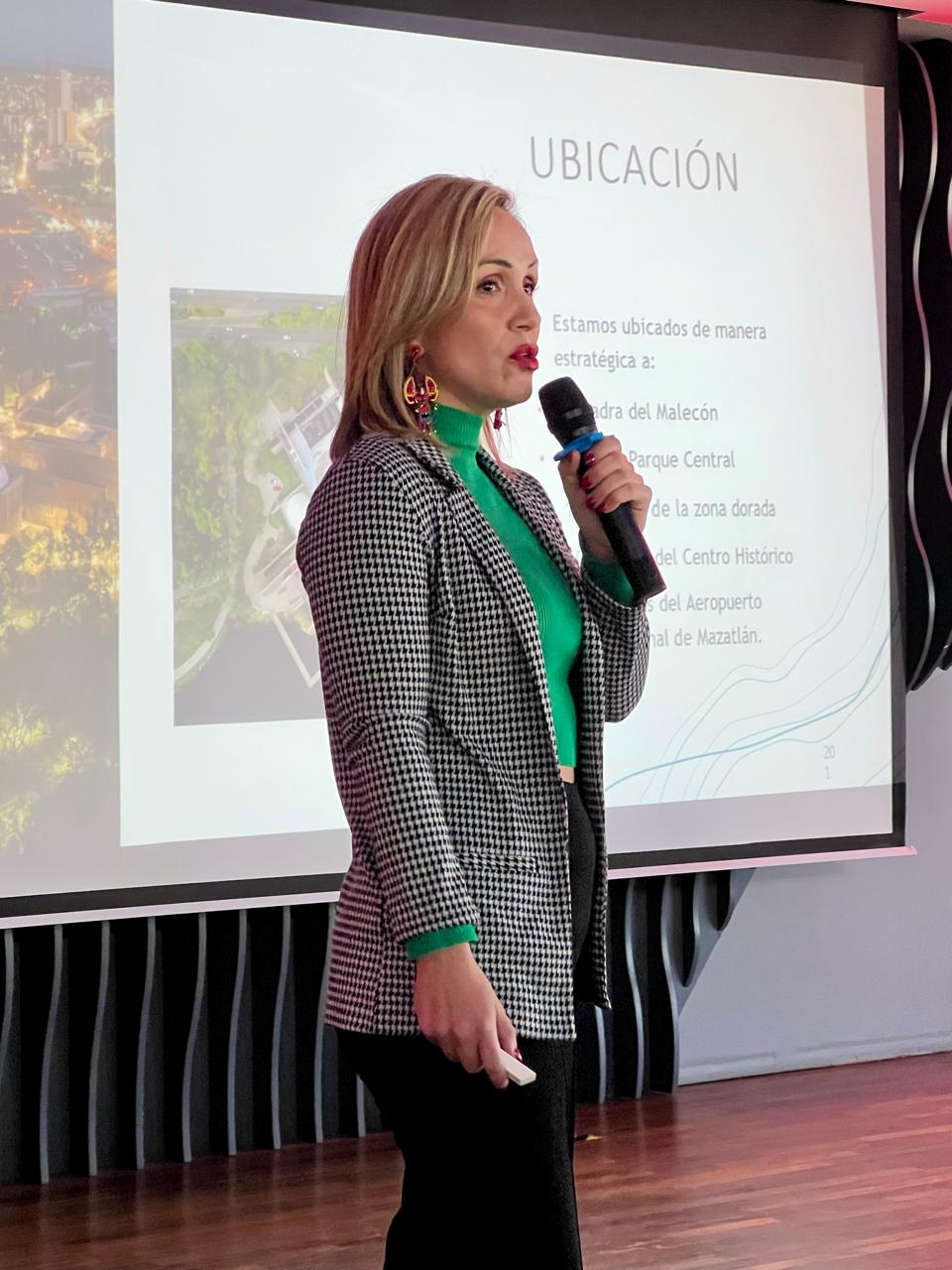 La funcionaria estatal expuso que, a través de la exposición de los progresos y novedades, se reforzará la imagen de Mazatlán como un sitio en constante desarrollo e innovación.