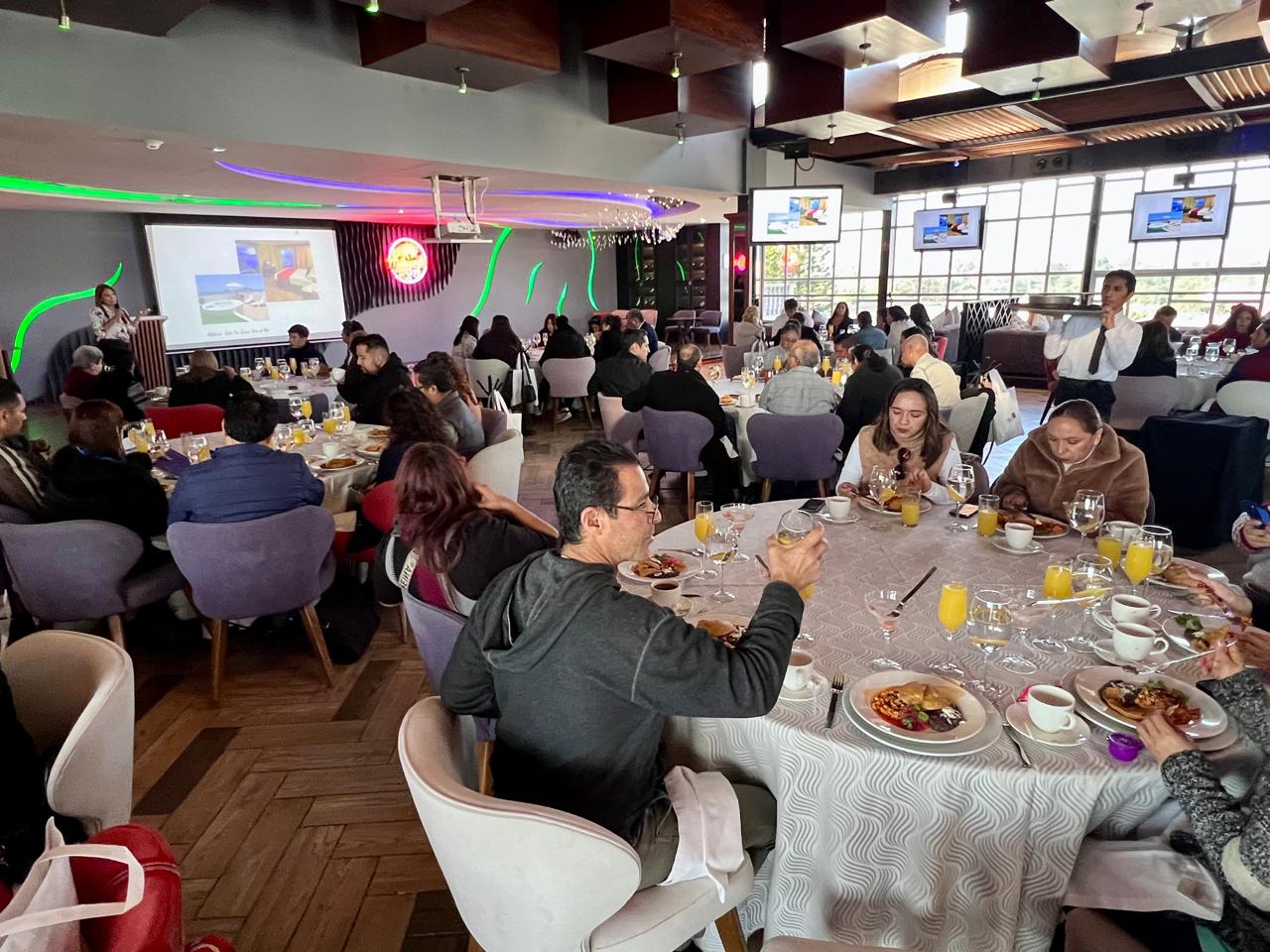 La funcionaria estatal expuso que, a través de la exposición de los progresos y novedades, se reforzará la imagen de Mazatlán como un sitio en constante desarrollo e innovación.