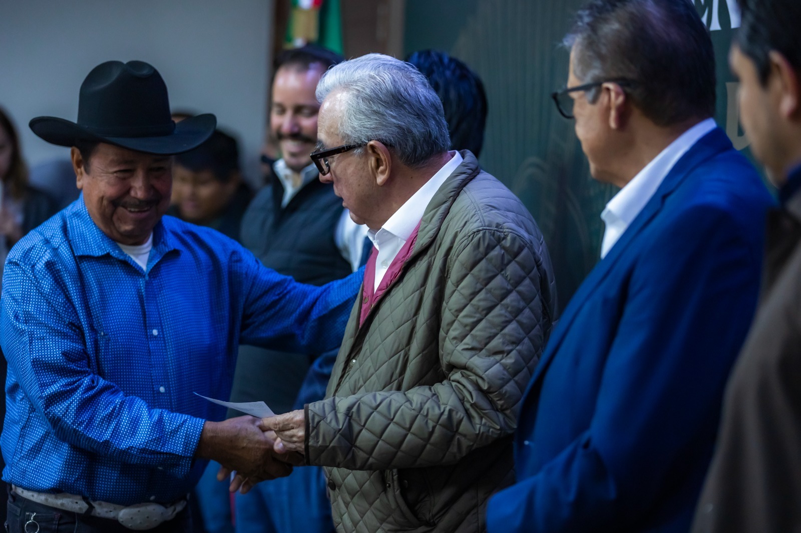 -	El mandatario estatal propuso crear un programa cultural para llevar la música a las colonias y pueblos de Sinaloa.