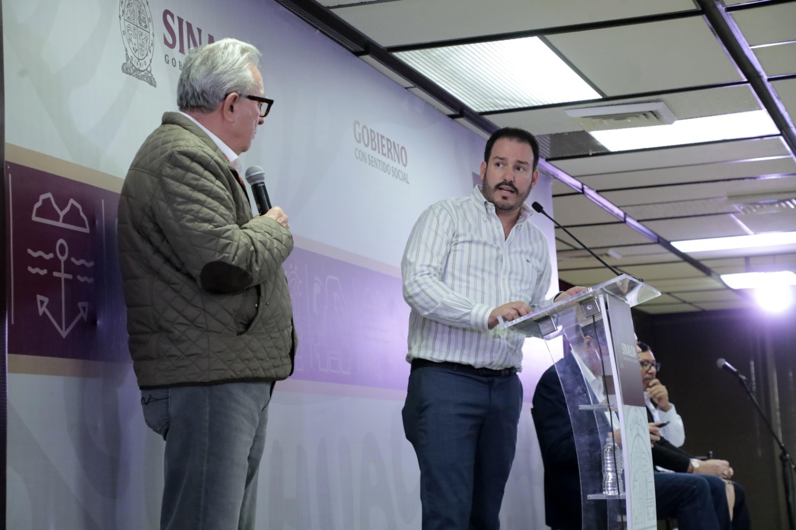 -	En su conferencia Semanera, el Gobernador de Sinaloa detalló el avance de la entrega directa de los apoyos, y resaltó la reciente incorporación para recibir estos beneficios de  músicos de bandas, conjuntos norteños y mariachis de Culiacán.