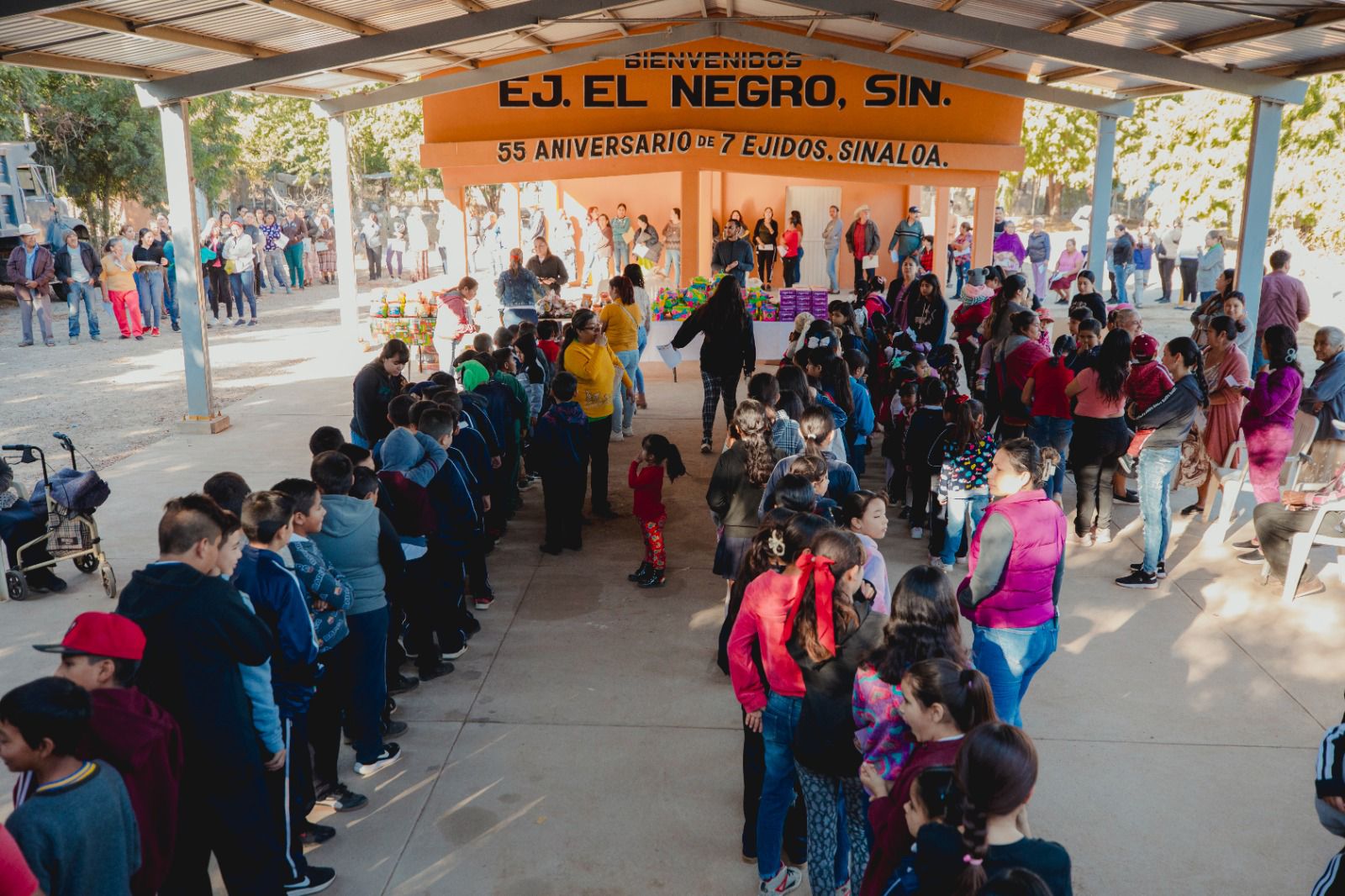 -	En su quinta jornada la caravana ha llevado alegría a 46 comunidades de 13 municipios de Sinaloa y beneficiando a más de 11 mil 500 niñas y niños.