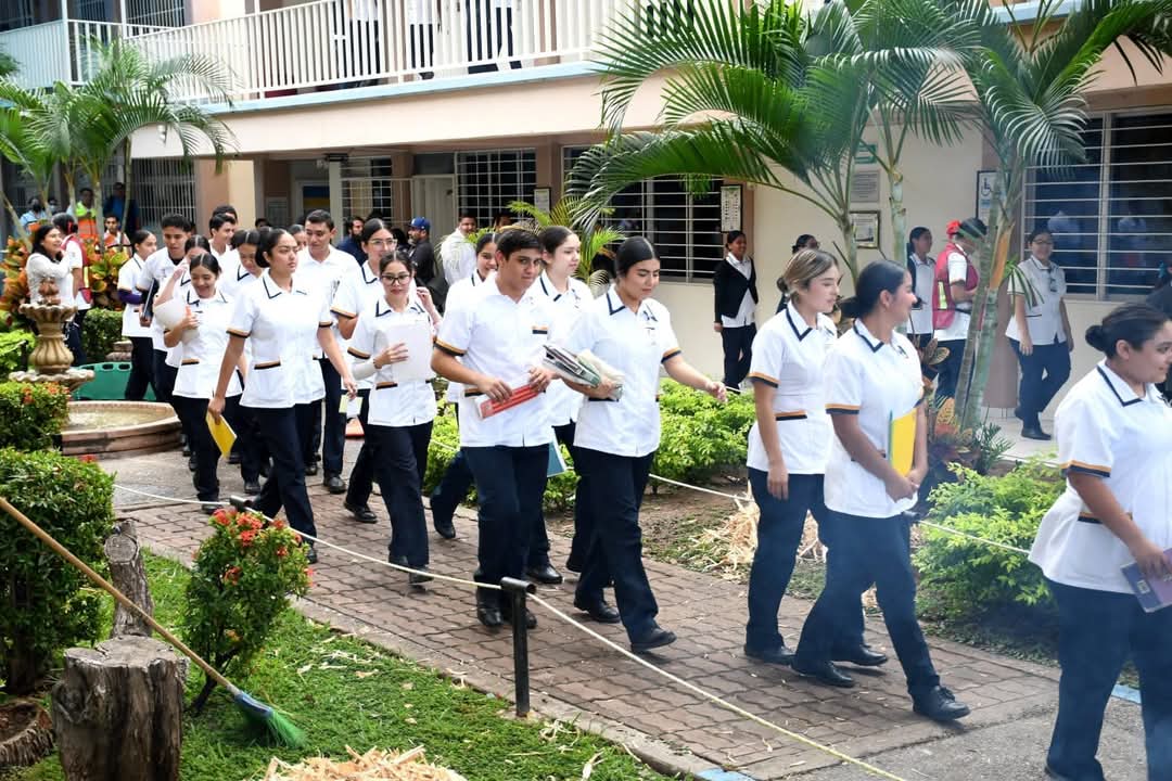 La Facultad de Enfermería Mazatlán, perteneciente a la Universidad Autónoma de Sinaloa (UAS), realizó un simulacro de incendio para dar cumplimiento al contenido parte de la materia de la Unidad de Aprendizaje Urgencias y Desastres