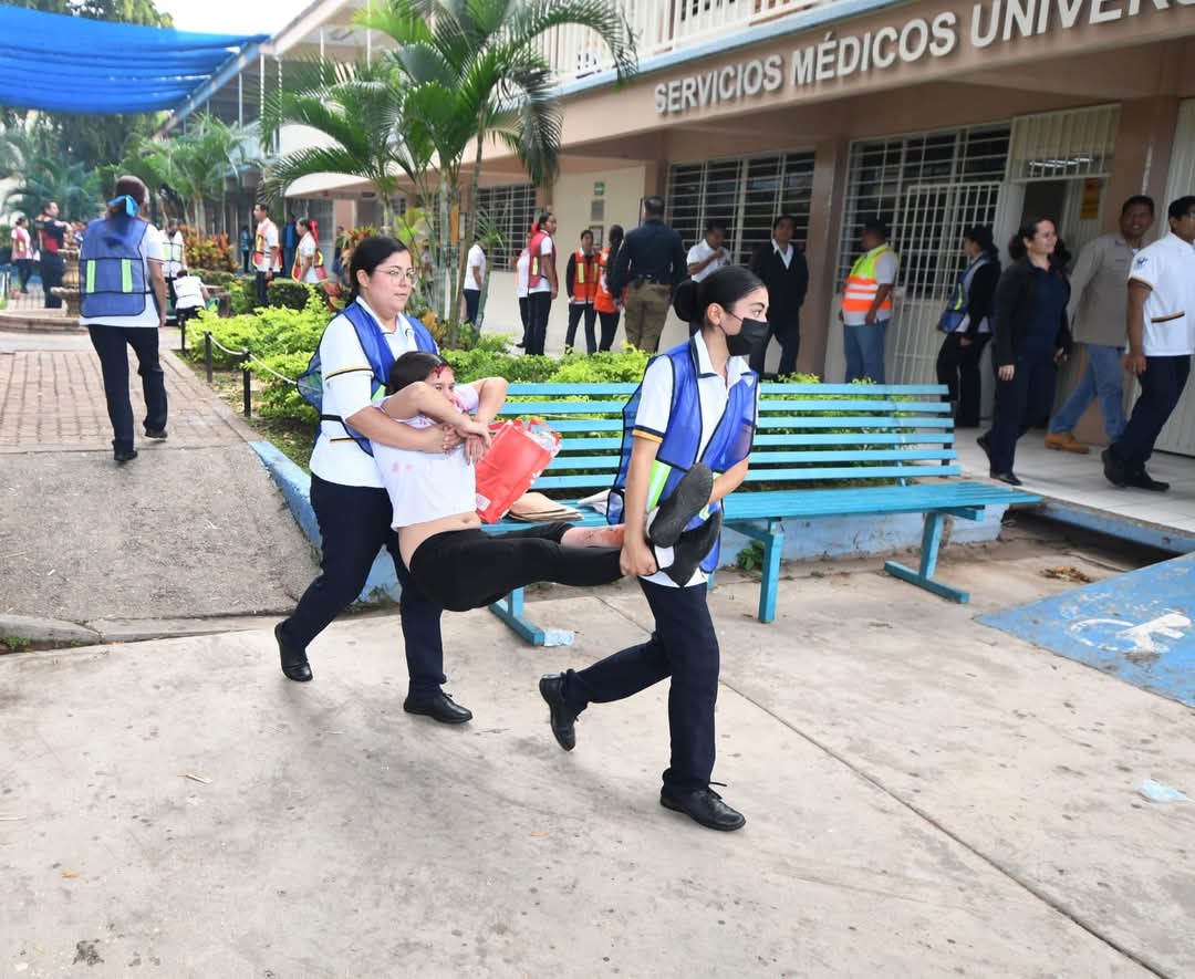 La Facultad de Enfermería Mazatlán, perteneciente a la Universidad Autónoma de Sinaloa (UAS), realizó un simulacro de incendio para dar cumplimiento al contenido parte de la materia de la Unidad de Aprendizaje Urgencias y Desastres