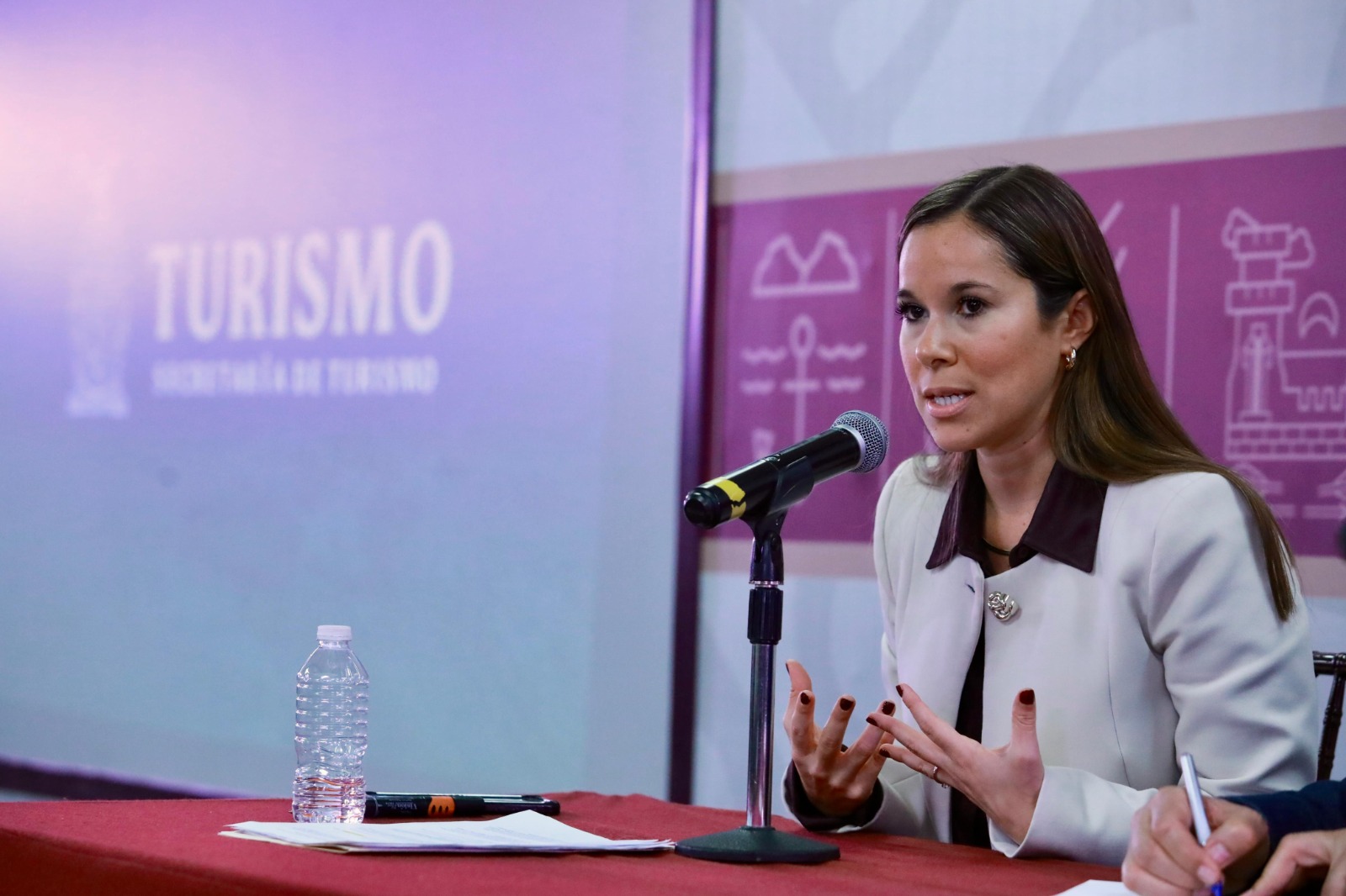 Así mismo informó que actualmente Mazatlán se encuentra en la temporada alta de cruceros turísticos y en lo que va del año ha recibido 106 de ellos, con más de 450 mil pasajeros a bordo, generando una derrama estimada de más 600 millones de pesos.