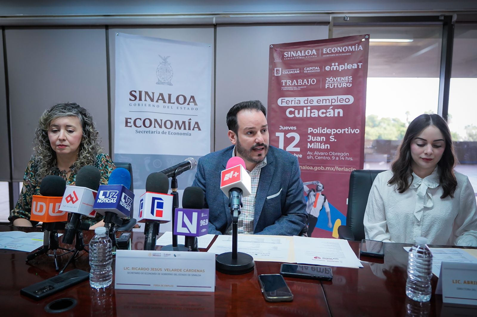 Como parte de la estrategia de reactivación económica impulsada por el Gobierno de Rubén Rocha Moya, se llevará a cabo una Feria del Empleo en Culiacán, donde se ofertarán más de 420 vacantes, anunció el secretario de Economía de Sinaloa, Ricardo Velarde Cárdenas.