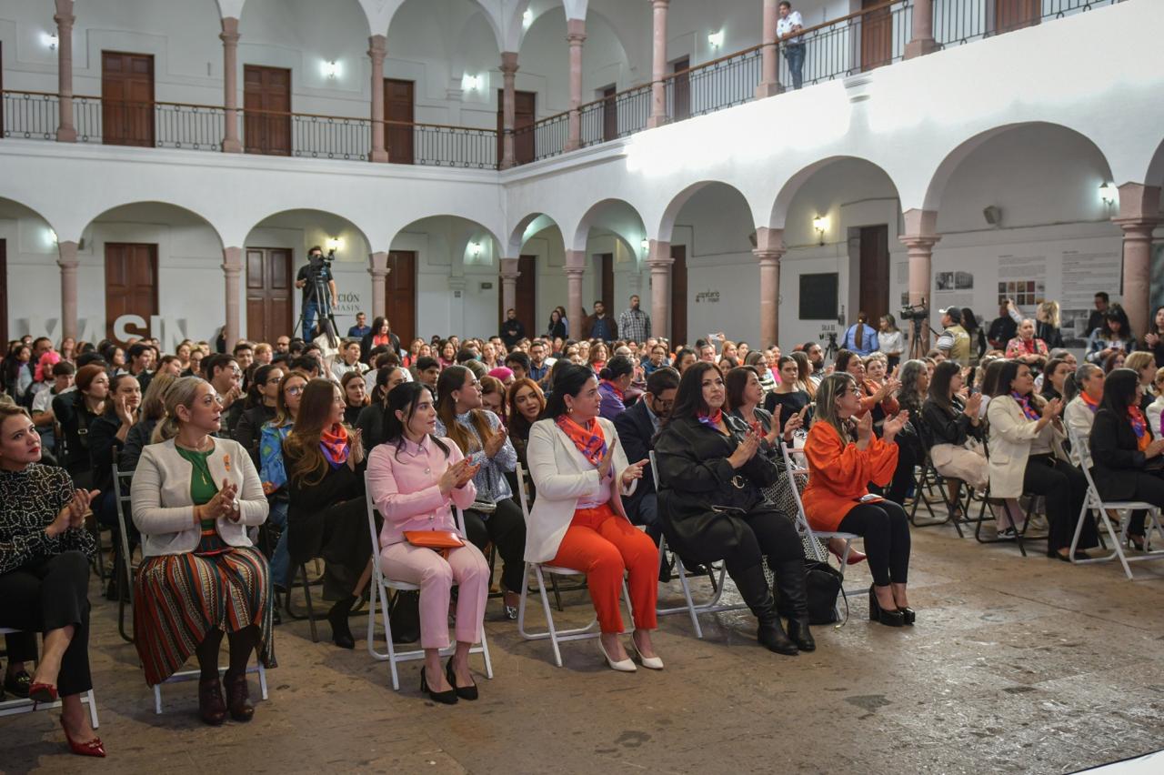Al finalizar esta conferencia se entregó un reconocimiento por parte de la Secretaria Ana Francis Chiquete Elizalde, y se realizó el exhortó a cuestionar y mantener esta lucha que compete a todas y todos.