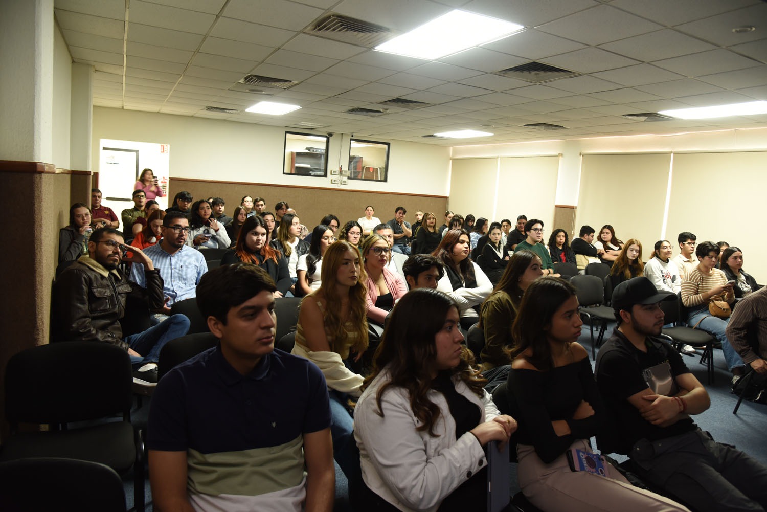 -	Orientan a 140 jóvenes que realizarán intercambio con otras universidades del país y del extranjero a través del programa Movilidad Estudiantil