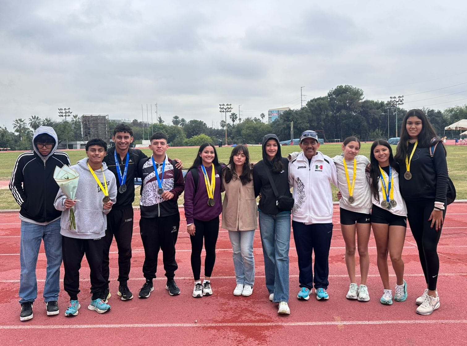 -	Encabezados por la tricampeona nacional, Jennifer Valeria Tirado Chavarín, y Gerónimo Páez Portillo, cosechan 15 medallas en el Encuentro Atlético Invernal 'Rafael Escobar Córdoba', realizado en Monterrey 