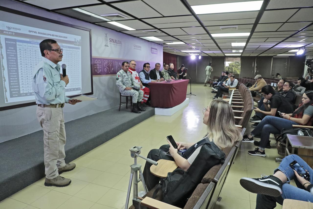 Gobierno del Estado de Sinaloa en coordinación con distintas autoridades presentaron el operativo Guadalupe Reyes, mismo que a partir de hoy y hasta el 07 de enero incluirá a poco más de 9 mil elementos entre fuerzas estatales y federales para atender cualquier eventualidad.