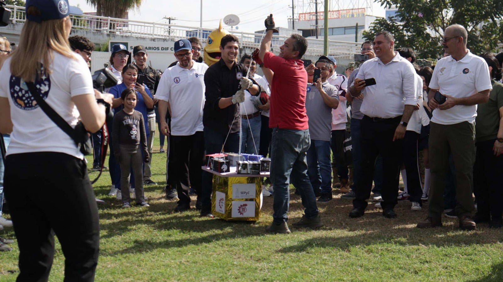 - Estudiantes de la UAS participan con éxito en la construcción y lanzamiento de los nano satélites en el programa “Culiacán al espacio por la paz”