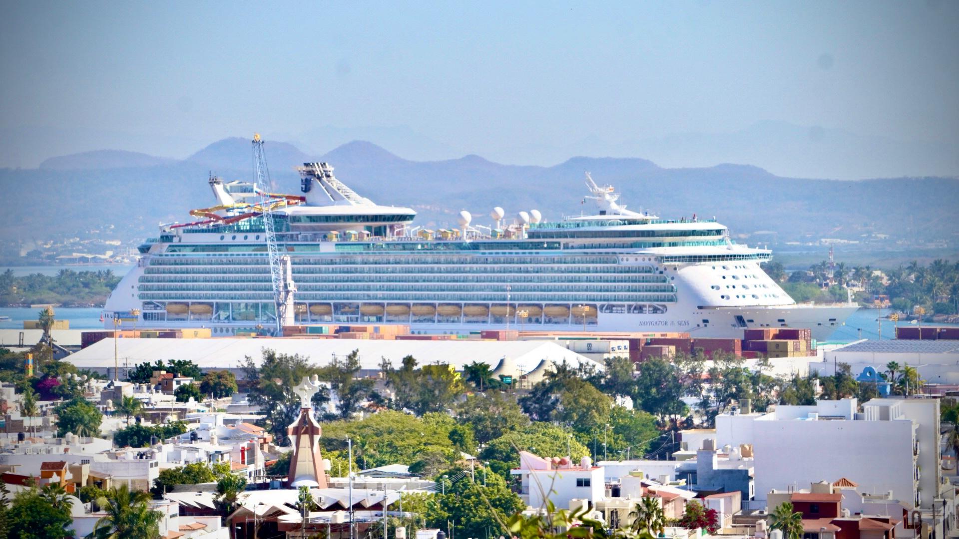 La llegada del crucero "Navigator of The Seas" este lunes a Mazatlán representó la embarcación número 120 en arribar al puerto durante 2024.