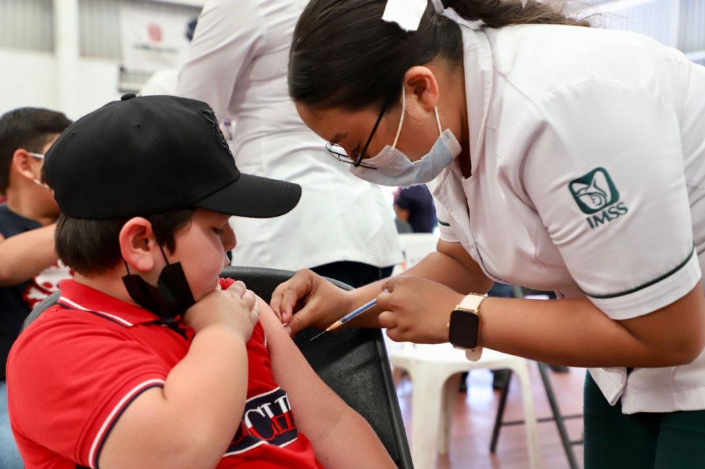 -	Hasta el momento se han aplicado más de  740 mil dosis aplicadas contra influenza y COVID-19.