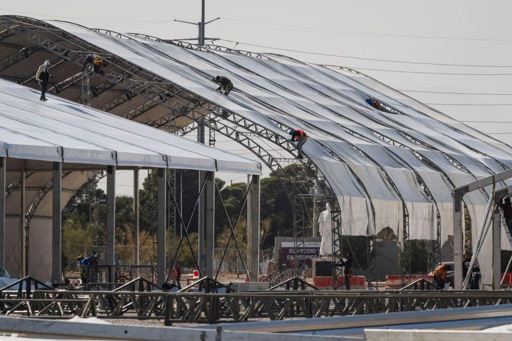 -	La pequeña ciudad que México está levantando para recibir a los miles de deportados que espera desde EE.UU; además de un lugar donde dormir, los retornados recibirán alimentos, medicinas y ayuda para obtener documentos, aseguraron las autoridades