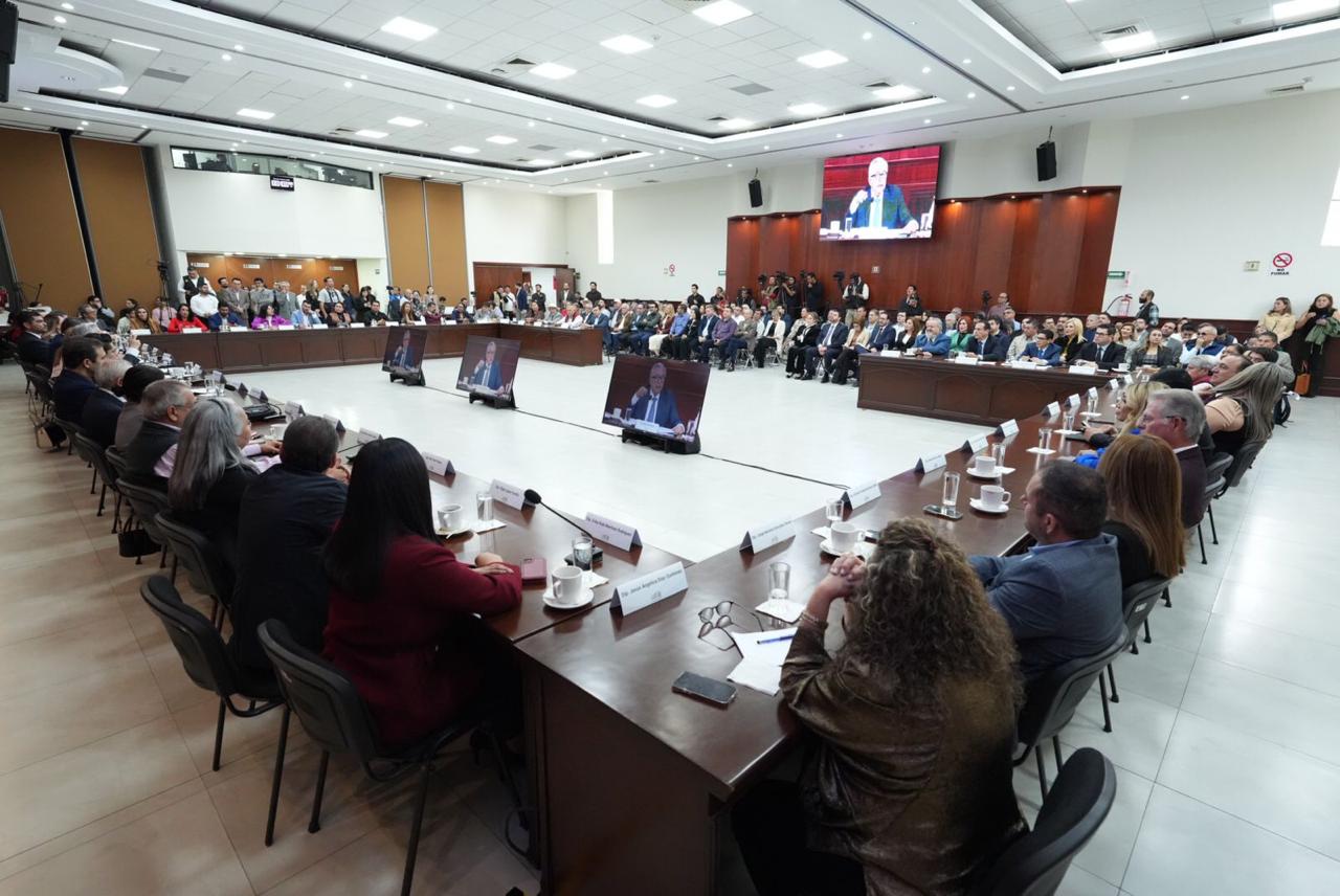 Por primera vez un gobernador sostiene reunión de trabajo con el Congreso, para presentar un plan de reactivación y solicitar un crédito sustentado en necesidades y, en la amplia capacidad de respuesta del estado.