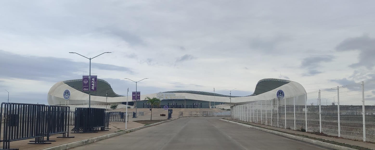 En reunión entre autoridades de seguridad y la directiva del equipo local, se conformó un grueso de seguridad con poco más de 300 elementos distribuidos en varios sectores del inmueble