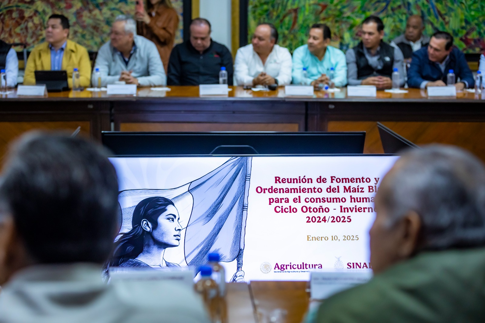 En la reunión encabezada por Rocha Moya con productores se acordó iniciar el proceso para la adquisición de las coberturas del maíz y las pláticas continuarán para establecer el precio objetivo