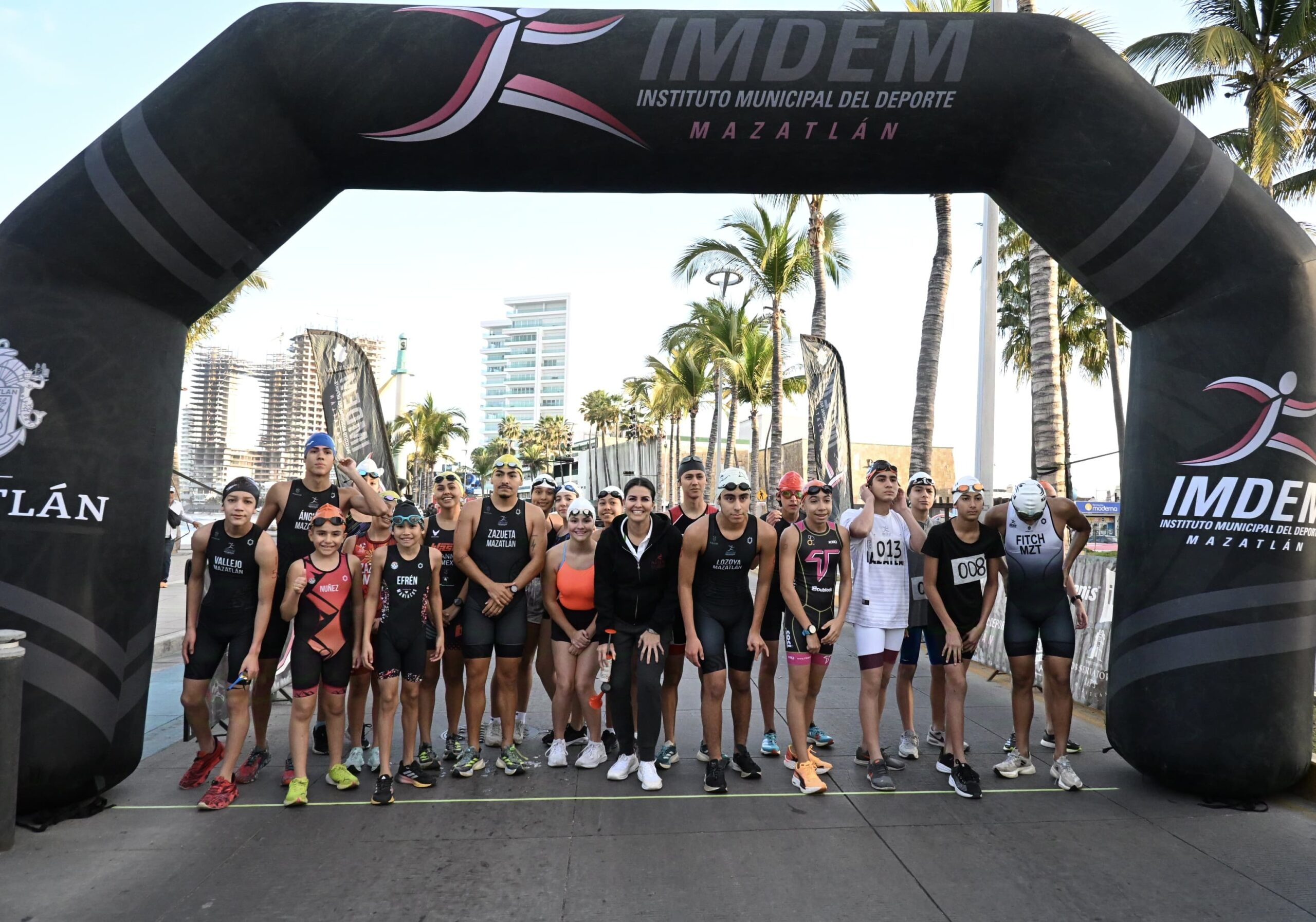 Un gran compromiso y despliegue de pundonor mostraron los participantes del Selectivo Municipal de Acuatlón, organizado por el Instituto Municipal del Deporte, en conjunto con el Comité Municipal de Triatlón, en Playa Norte.