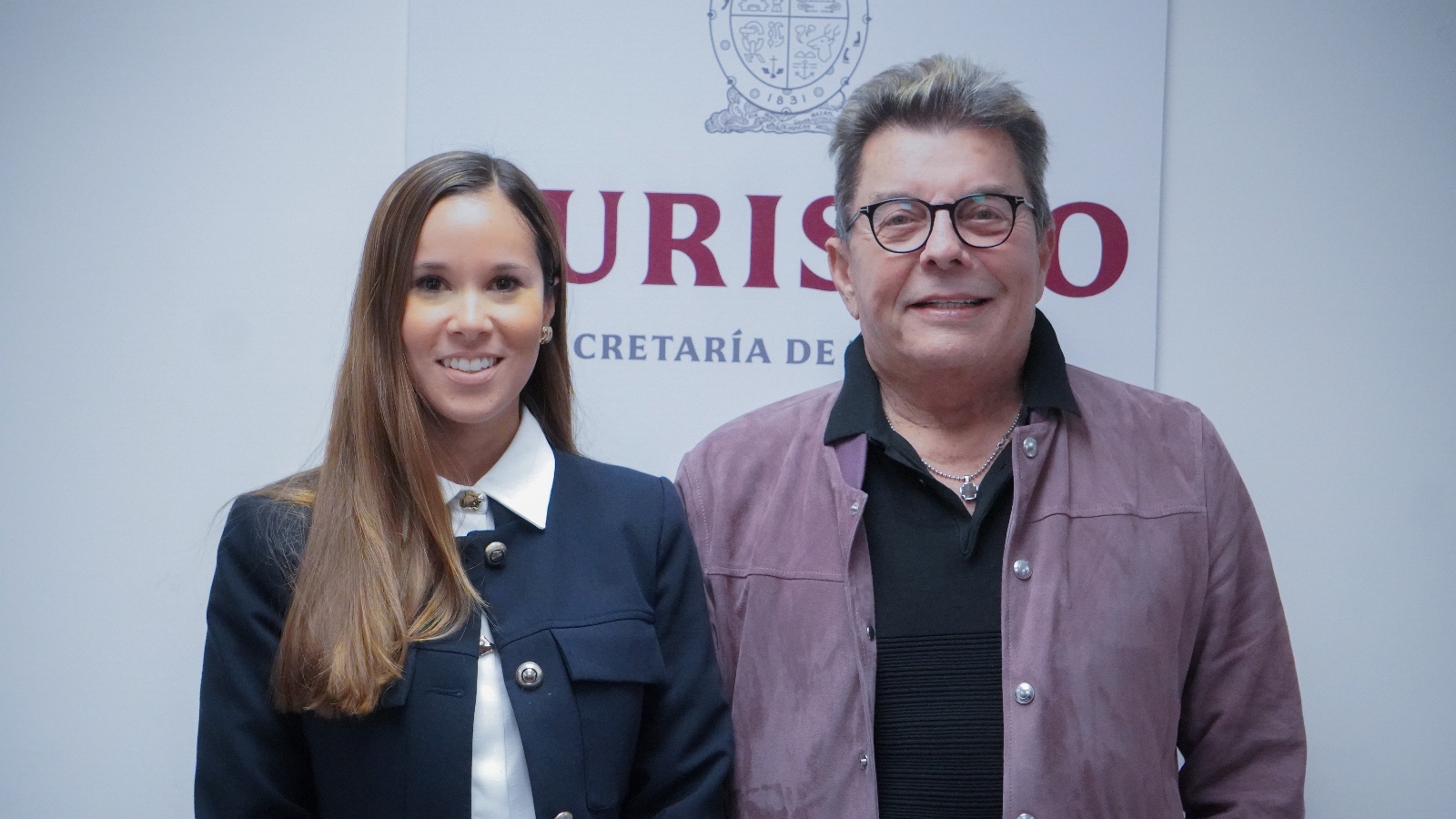 La secretaria de Turismo en Sinaloa, Mireya Sosa Osuna, sostuvo una reunión de trabajo con el empresario hotelero, quien se dijo dispuesto a aportar recursos para un mayor impulso del destino
* Neto Coppel, felicitó al gobernador Rubén Rocha Moya por la aplicación de los recursos del Impuesto del 3% al Hospedaje para la promoción de Sinaloa
