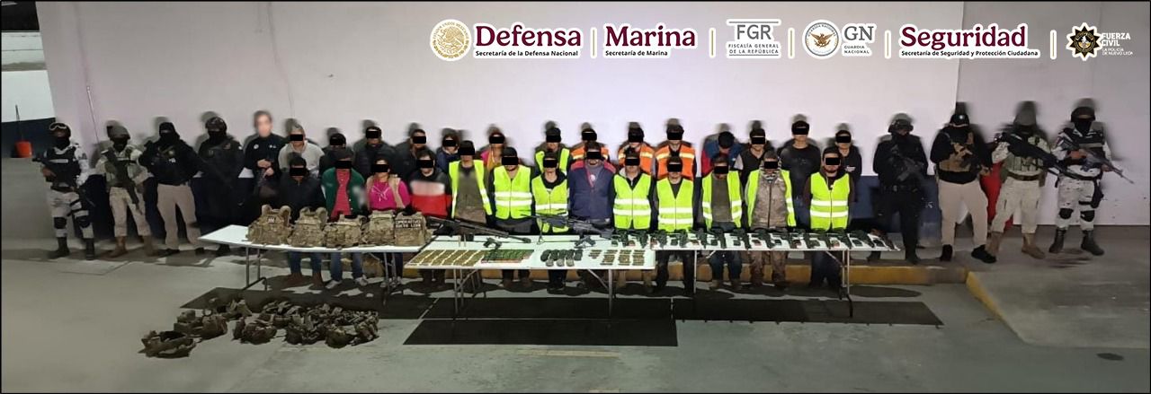 Lo asegurado fueron 14 armas largas, un fusil Barrett, una ametralladora, dos pistolas, 49 cargadores, 778 cartuchos útiles de alto calibre, 10 chalecos tácticos, nueve fornituras y un vehículo