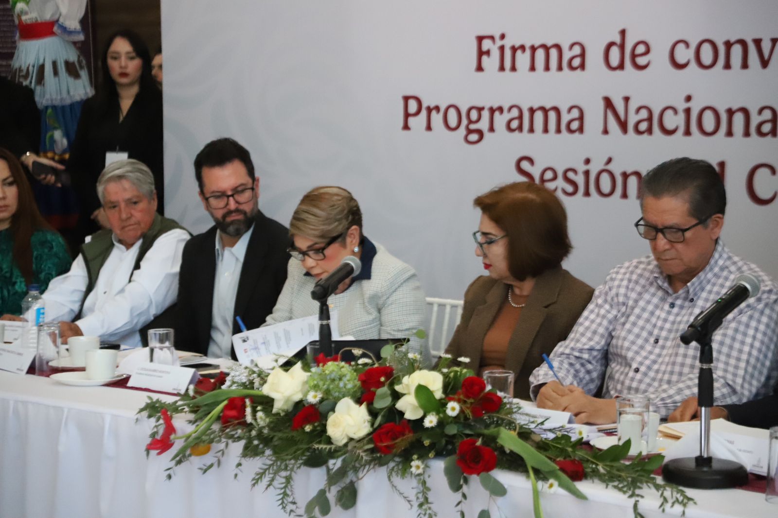 -	Se firma el convenio para la implementación del Programa Nacional de Vivienda para el Bienestar en Sinaloa
-	Durante el sexenio de Claudia Sheinbaum, se proyectan construir 29 mil viviendas en el estado, así como la emisión de 12 mil 400 escrituras.
