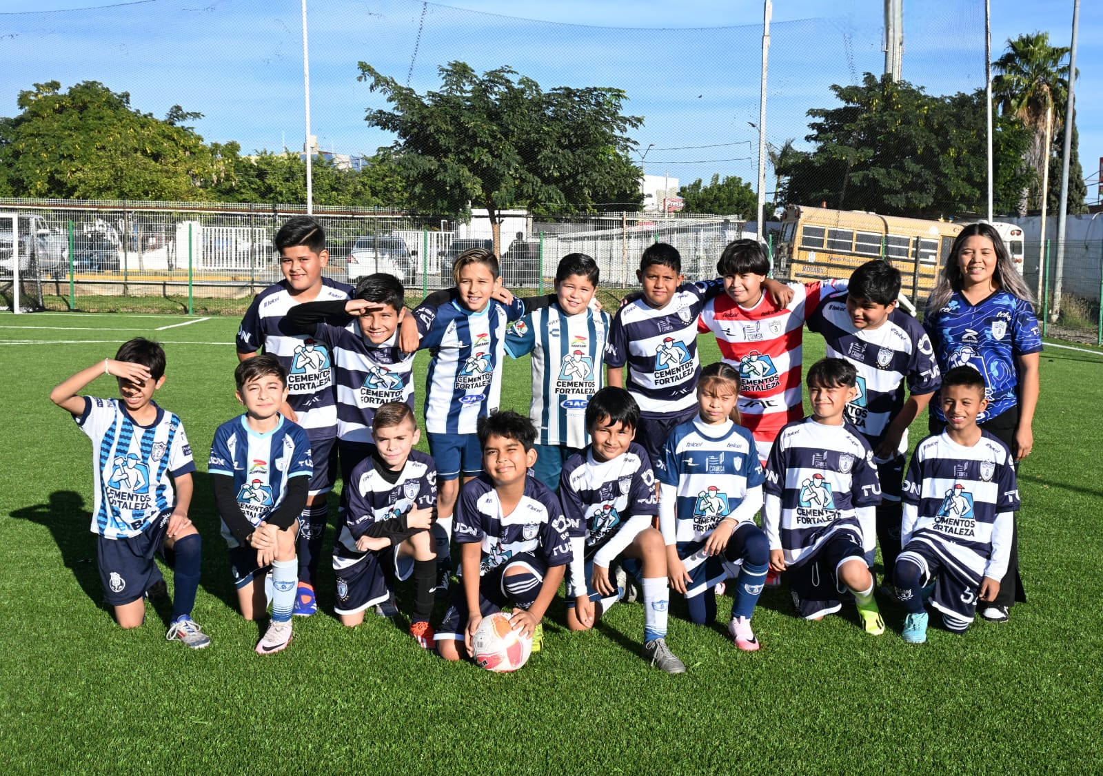 Las grandes jugadas de la Liga Imdem de Futbol llenaron el campo de pasto sintético de la Unidad Deportiva Sahop, con el empate a un gol entre Pachuca Mazatlán 'B' y León Mazatlán, como parte de la segunda jornada de la categoría Infantil del certamen.