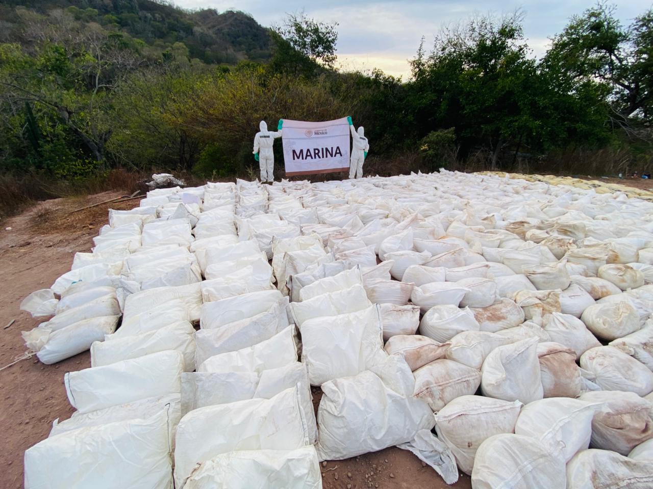 - En el presente año se han desmantelado 10 laboratorios clandestinos, se han asegurado 8.4 toneladas de metanfetaminas y más de 68 toneladas de sustancias químicas.