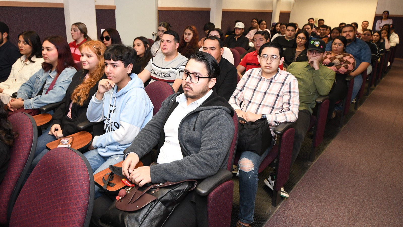 Brindan Seminario a brigadistas de Servicio Social en la URS