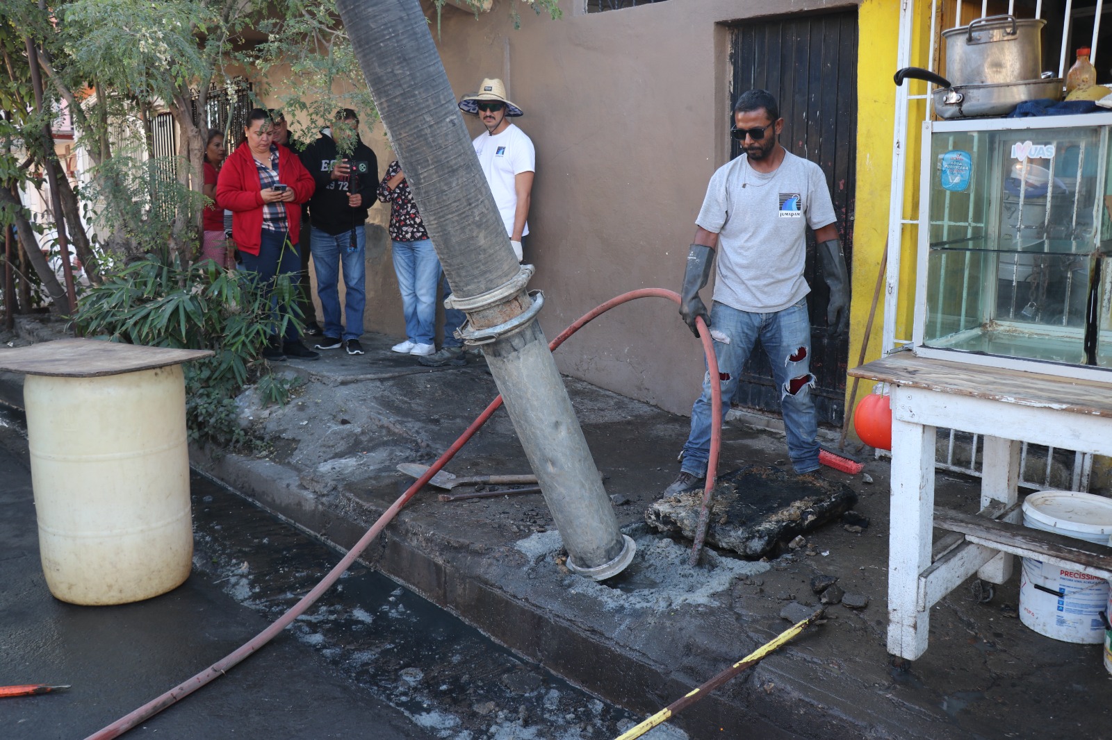Se están realizando labores de mantenimiento preventivo para corregir derrames y evitar colapsos en la red.
