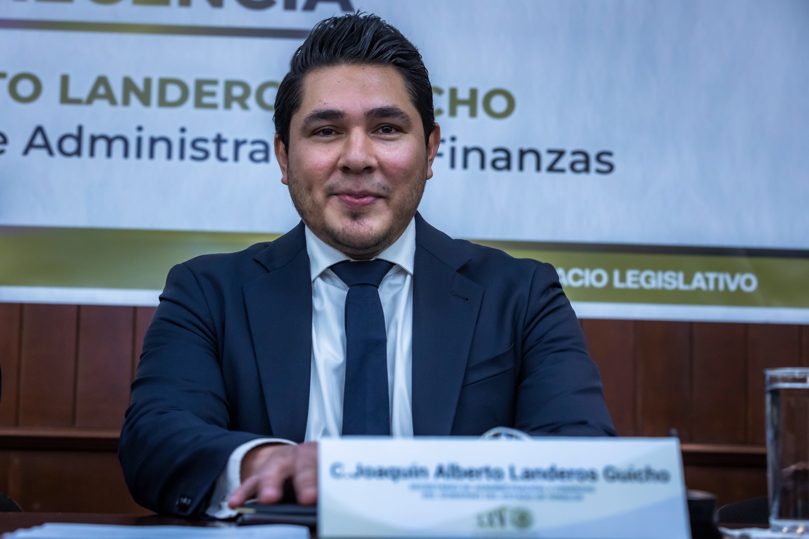 Diputadas y diputados de distintas fuerzas políticas del Congreso del Estado se pronunciaron por mejorar la transparencia y rendición de cuentas en el uso de los recursos públicos y externaron su compromiso de trabajar en equipo para lograrlo, siempre a favor del bienestar de las y los sinaloenses.