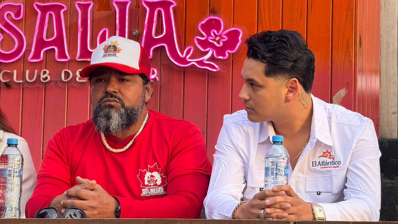 Con la finalidad de apoyar a los emprendedores locales, “La Rosalía”, restaurante y Club de Playa, ubicado en Zona Dorada, abrió espacios en sus instalaciones, sin costo alguno, a emprendedores que gusten dar a conocer sus productos, entre los clientes del centro de consumo, esfuerzo que se extenderán, por lo pronto, por tres meses, informó Juanelo Contla, gerente del lugar.