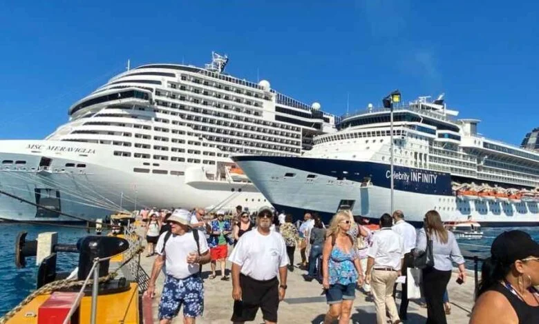 -	Hacienda aplazó por seis meses por un lapso de seis meses no cobrar los 42 dólares por cruceristas que lleguen a territorio nacional