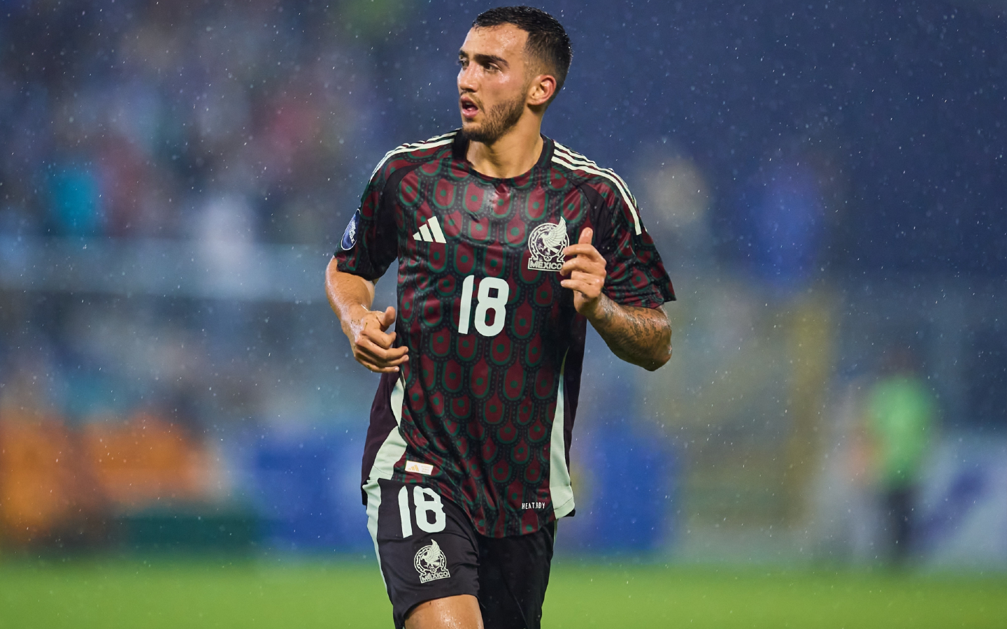 Las Chivas de Guadalajara aún buscan su fichaje estelar para la Liga MX. Desde el Rebaño Sagrado estaban interesados en Luis Chávez. Tras varias semanas de haber salido a flote el interés, las puertas se le comienzan a abrir al histórico conjunto mexicano.