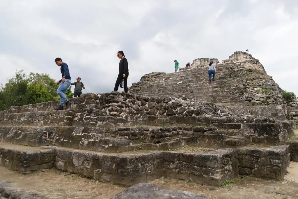 -	Por ahora, el acceso a la zona arqueológica de Ichkabal es gratuito, tanto para nacionales como extranjeros. Es más antigua que Chichén Itzá.