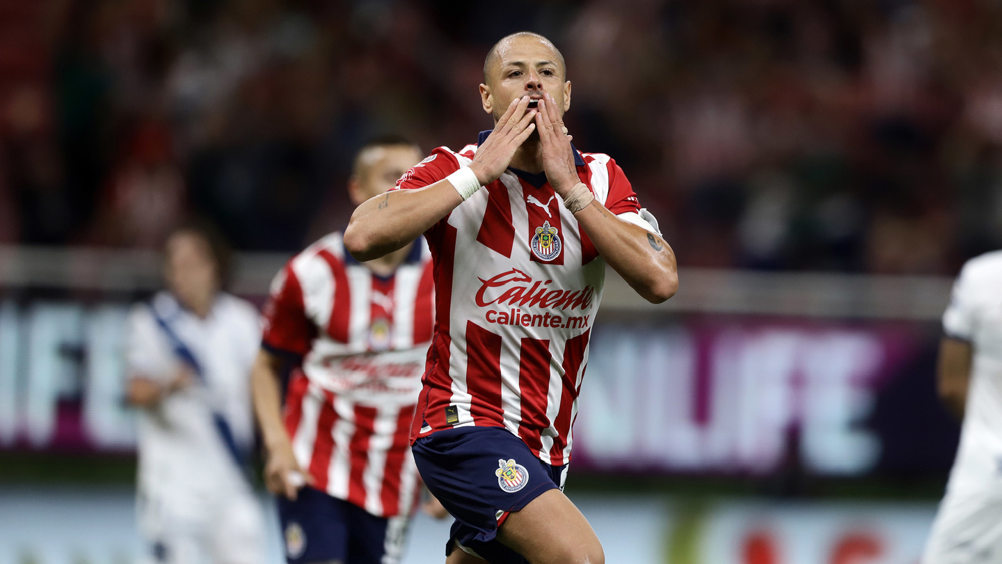 -	La Liga MX "mima" a sus extranjeros con exorbitantes contratos. Chicharito es el primer mexicano que figura entre los mejores pagados