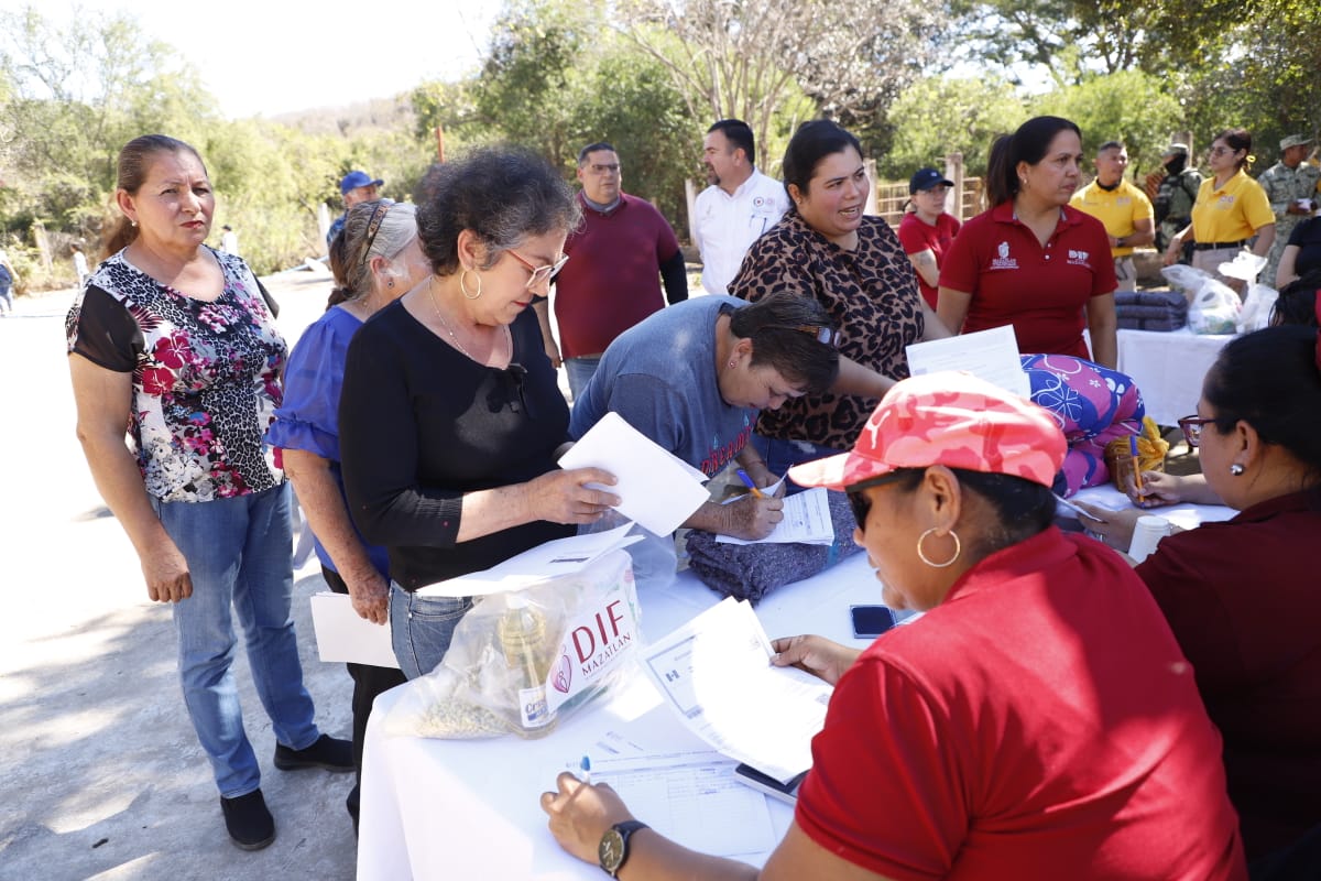El Sistema DIF Mazatlán y Gobierno Municipal, en coordinación con la Secretaría de Marina Armada de México, brindan servicios gratuitos de salud a los vecinos del poblado, perteneciente a la sindicatura de La Noria 