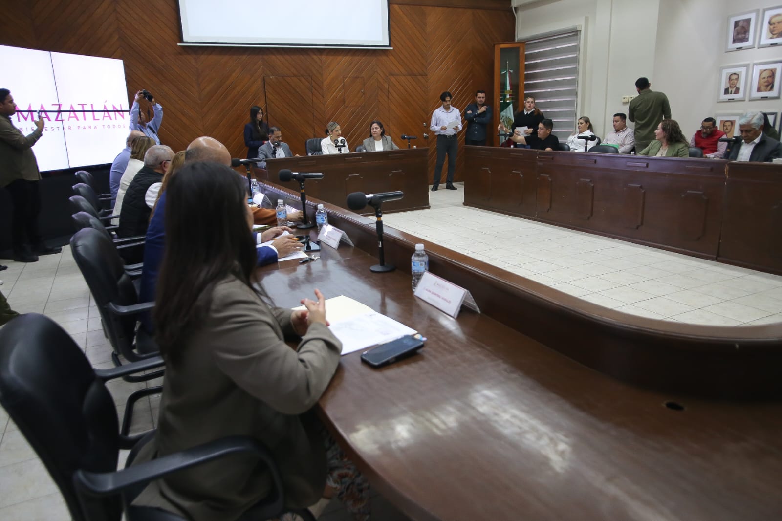 Los apoyos son para la compra de material de construcción, aires acondicionados, electrodomésticos, tinacos, pintura e impermeabilizante