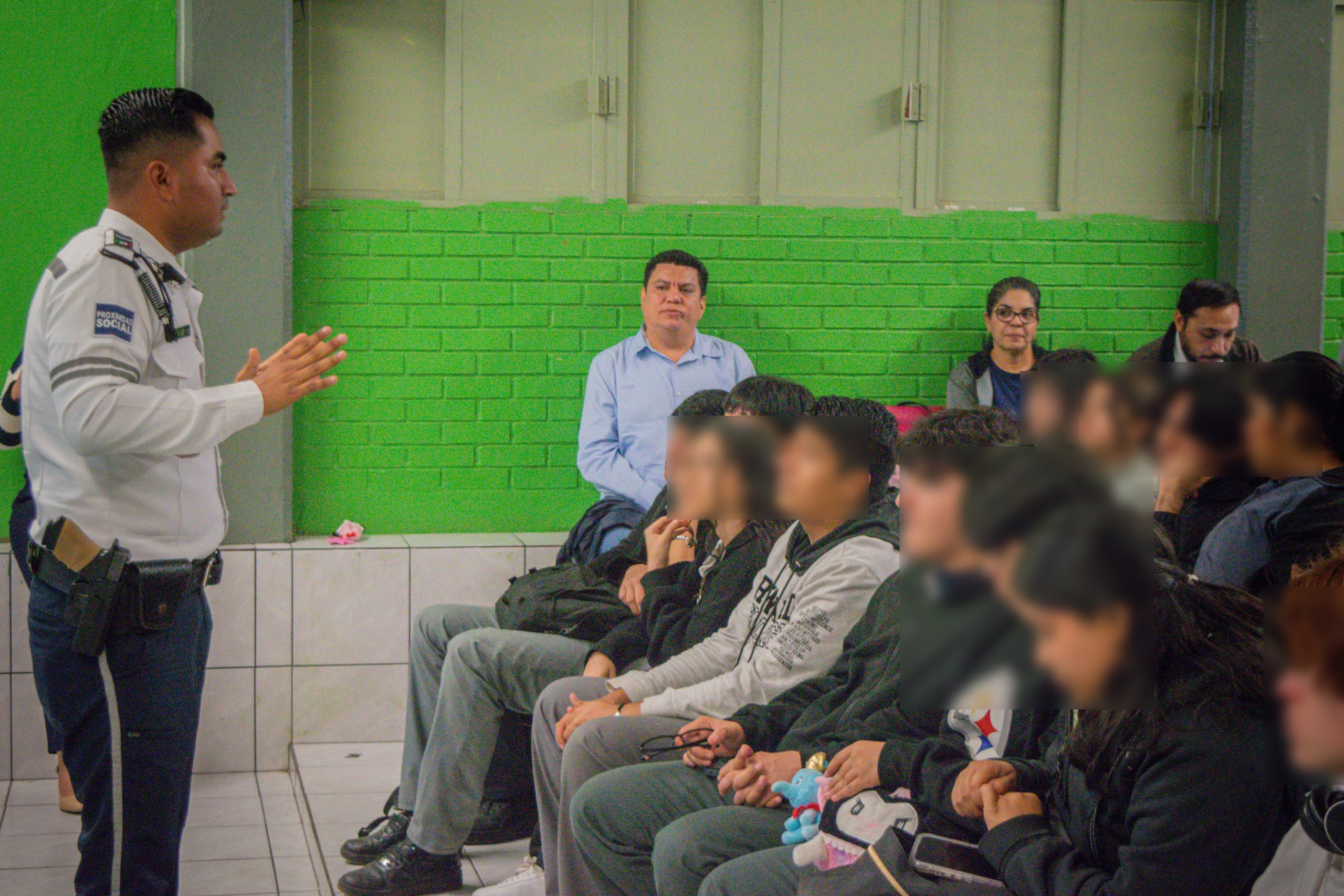 La campaña preventiva “Uso responsable del Casco” dirigida a estudiantes de preparatoria, continúa su curso; la mañana de este jueves el Instituto Municipal de la Juventud (IMJU) y la Secretaria de Seguridad Pública Municipal, a través de la Coordinación de Educación Vial visitaron al alumnado del COBAES 38.