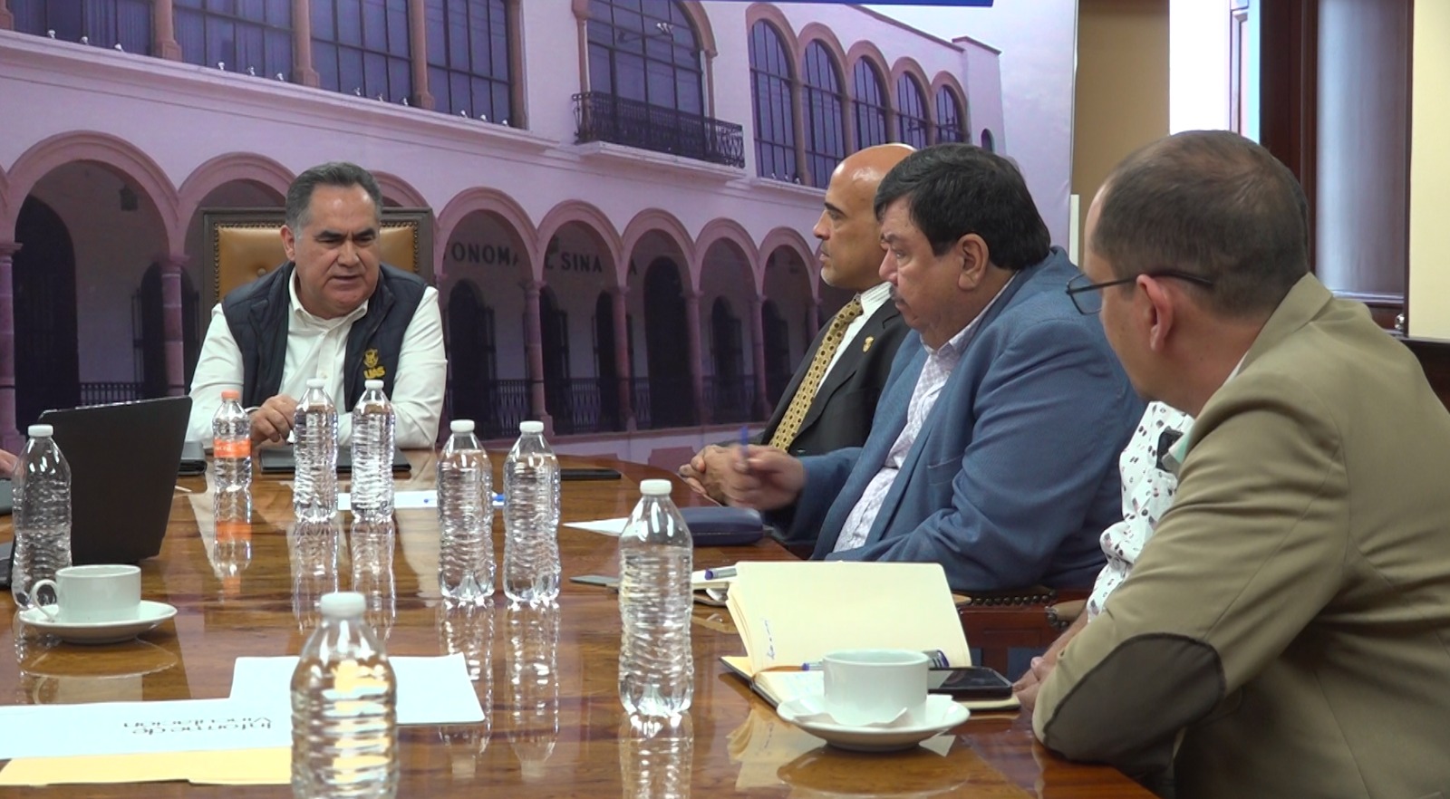En aras de dar continuidad al convenio que sostiene la Universidad Autónoma de Sinaloa e Hydra desarrollos a través del deporte de arte marcial denominado Jiu jitsu, se realizó una reunión con los representantes de ambas instituciones, por un lado, el rector de la máxima Casa de Estudios, doctor Jesús Madueña Molina y por otro, el empresario y maestro Sean Álvarez.