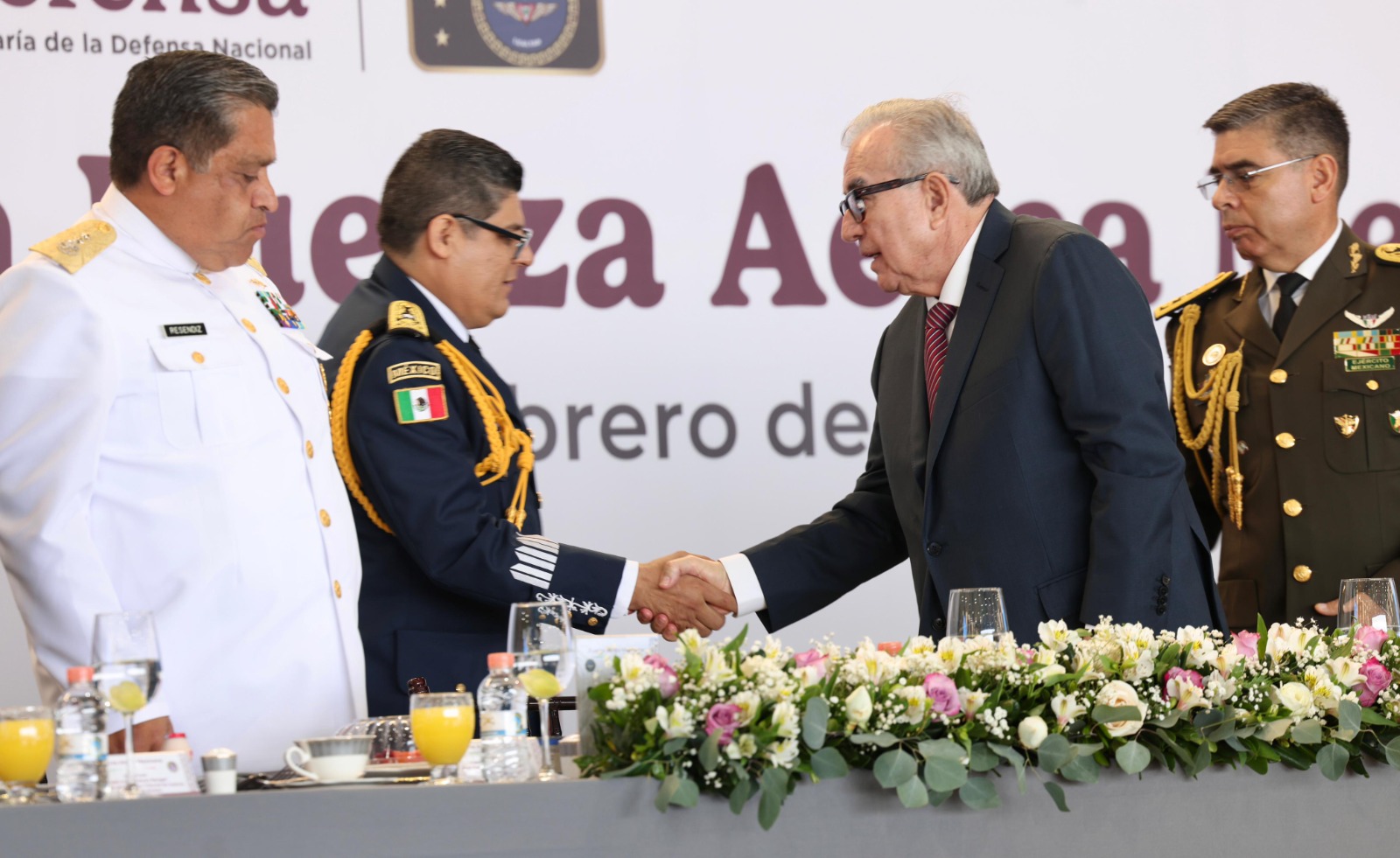 -	Servir al Pueblo de México es un honor para quienes integramos el Instituto Armado: Castro Castro.