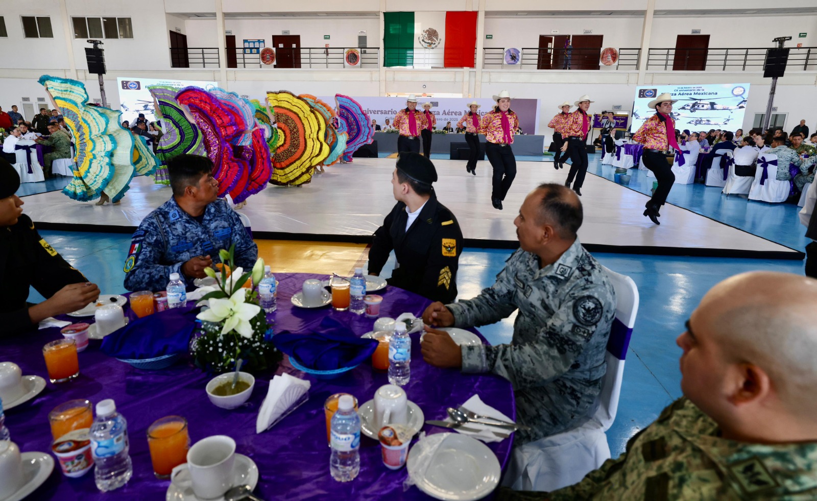 -	Servir al Pueblo de México es un honor para quienes integramos el Instituto Armado: Castro Castro.